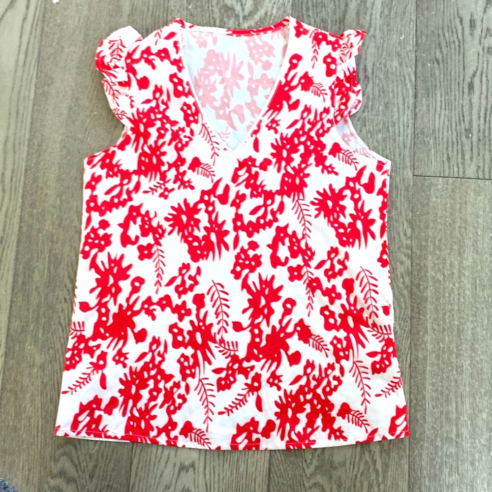 Floral print sleeveless blouse